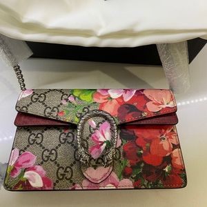 Gucci bloom super mini bag